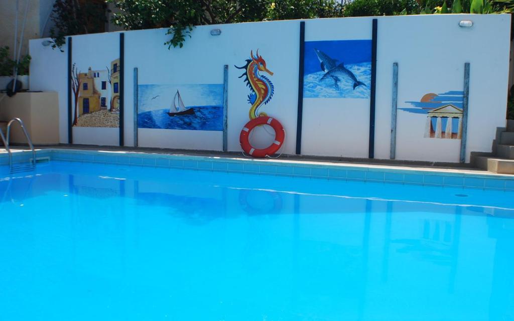Bazén v ubytování Renia Hotel Agia Pelagia -Crete nebo v jeho okolí