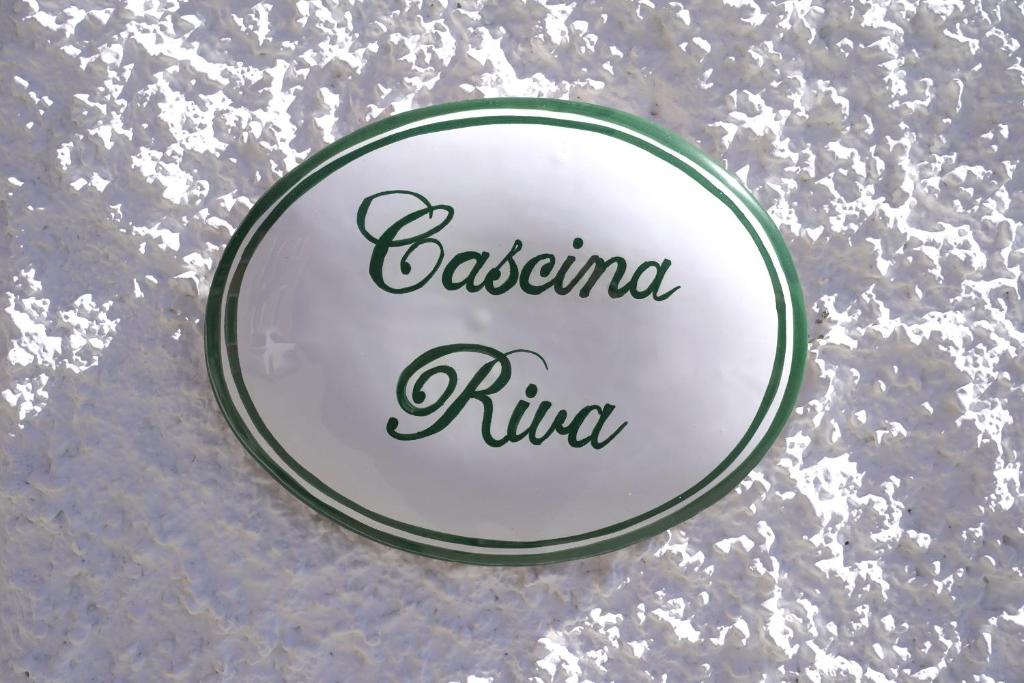 lustro ze słowami lasagna ninja na stole w obiekcie Cascina Riva w mieście Leggiuno