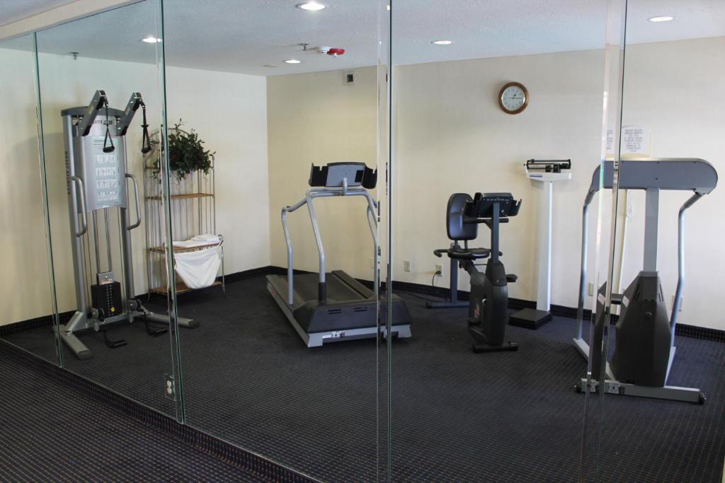 Fitness centrum a/nebo fitness zařízení v ubytování Baymont by Wyndham Flagstaff