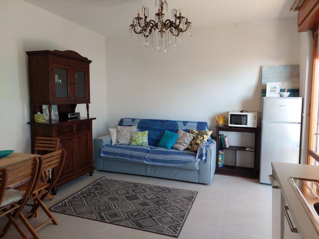 A kitchen or kitchenette at Una terrazza sul mare