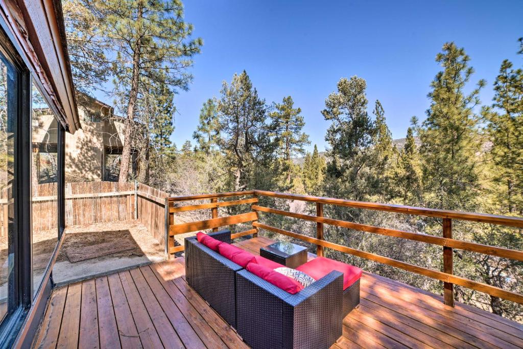 Big Bear Home with Deck and Tree Views, Big Bear City