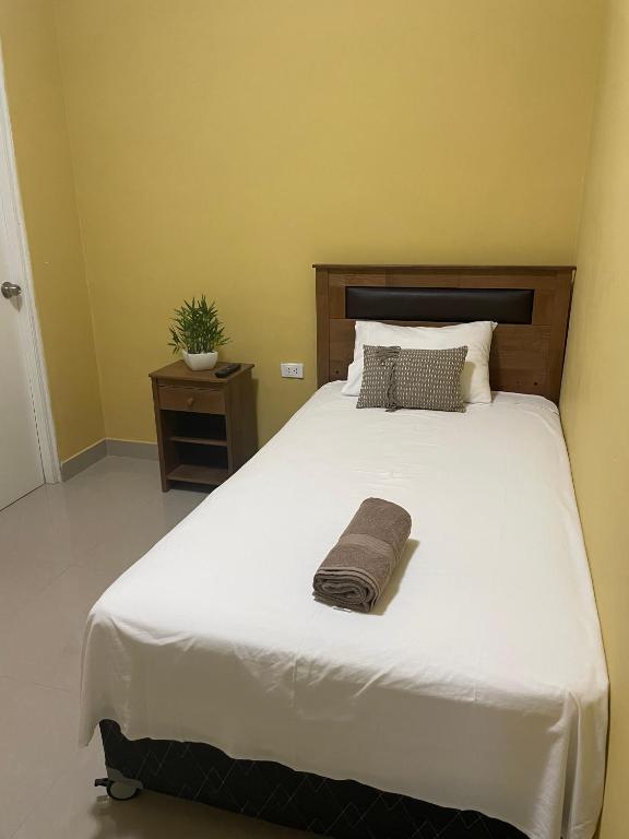Rúm í herbergi á Hotel Calmelia