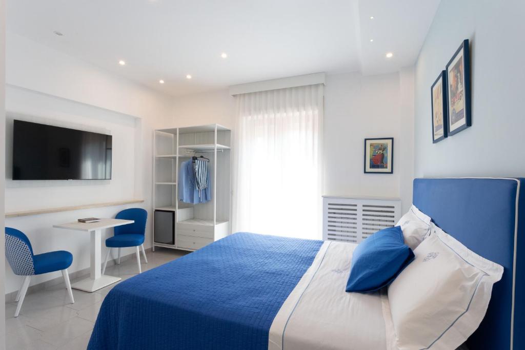 Postel nebo postele na pokoji v ubytování TOFANI APARTMENT - luminoso con terrazzo panoramico