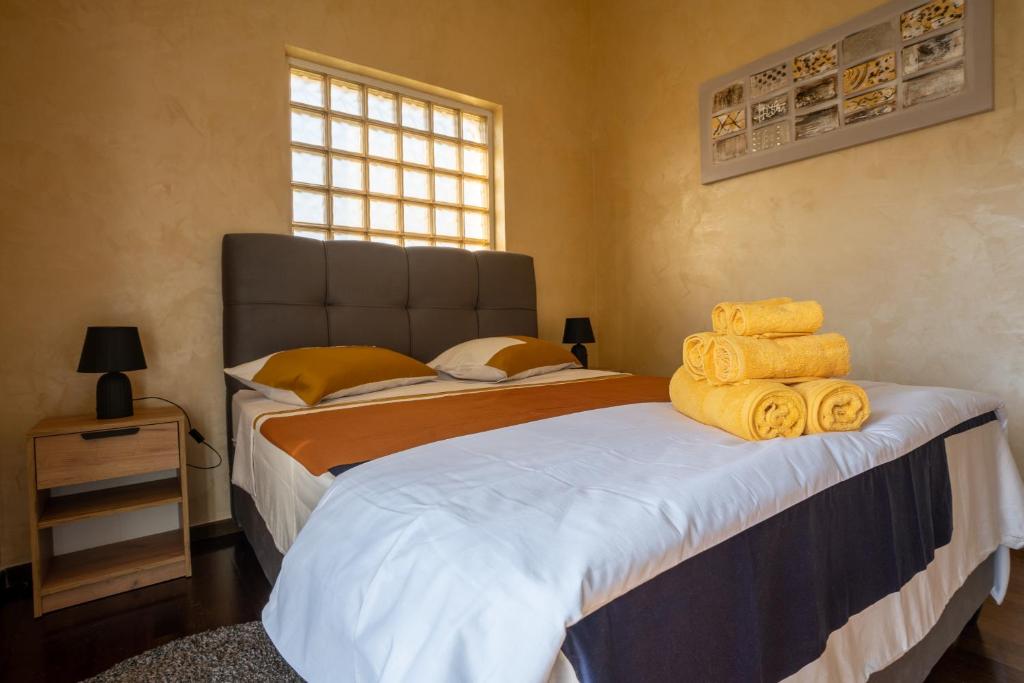 Postel nebo postele na pokoji v ubytování Penthouse Gea