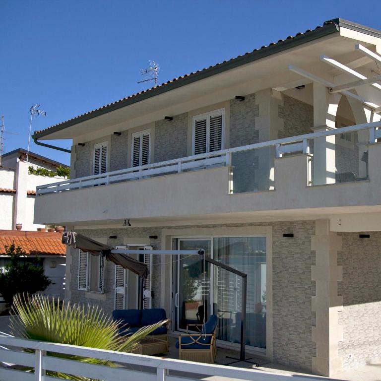 A balcony or terrace at Villa Amateia