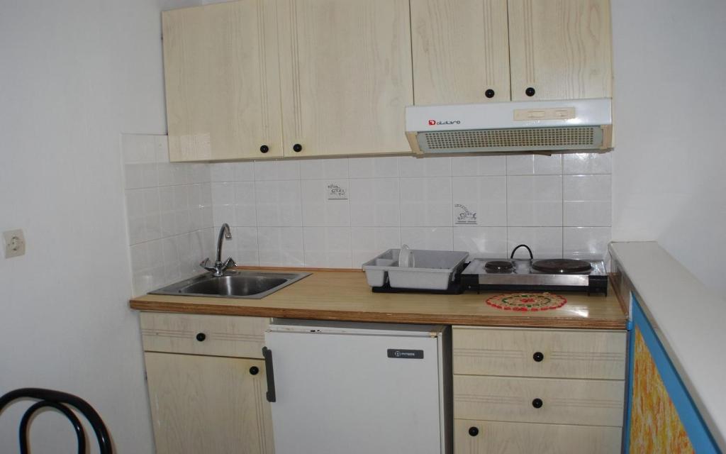 Kuchyňa alebo kuchynka v ubytovaní Studio in AgiaPelagia for 3 pers - Crete