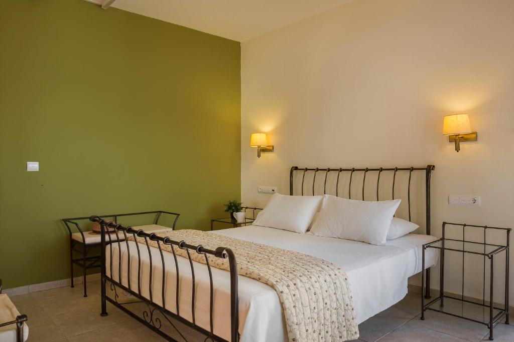 Postel nebo postele na pokoji v ubytování Kefalonia Bay Palace
