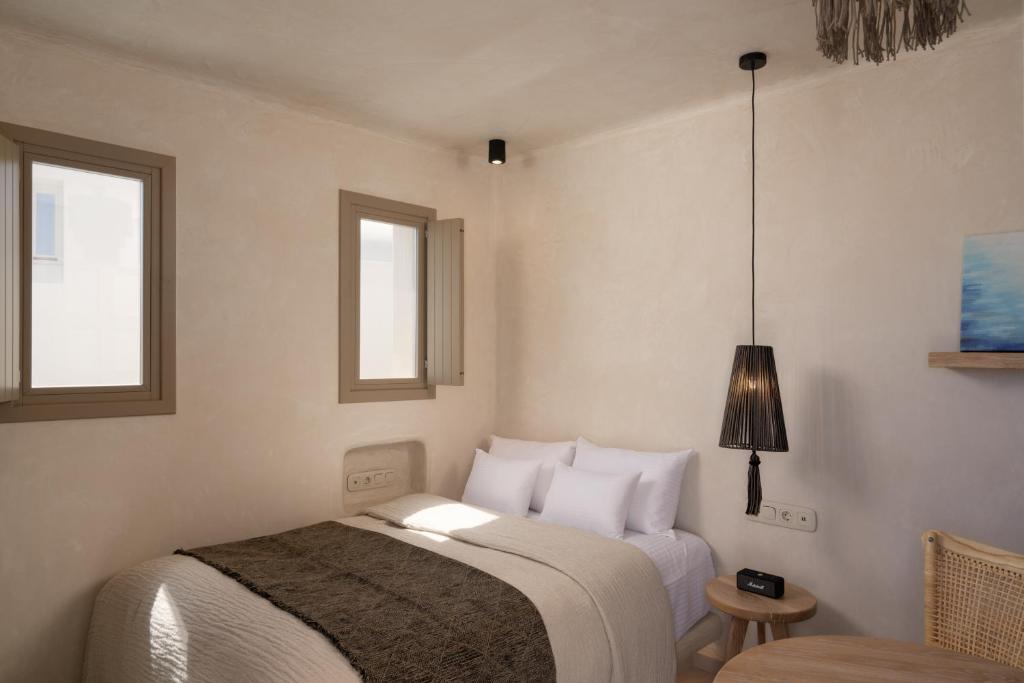 Postel nebo postele na pokoji v ubytování Areos Luxury Suites