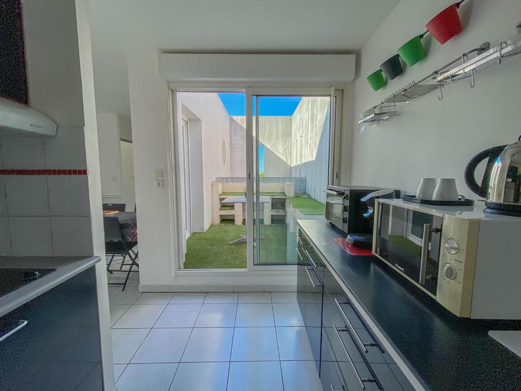 Kuchyň nebo kuchyňský kout v ubytování SUPERBE APPARTEMENT 47 m2, TRES CALME