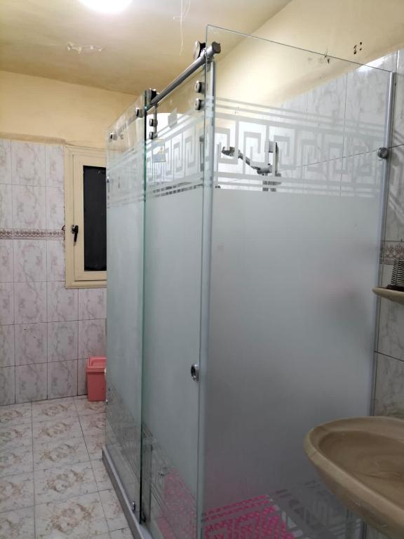 A bathroom at sporting sea view two bedroom appartement