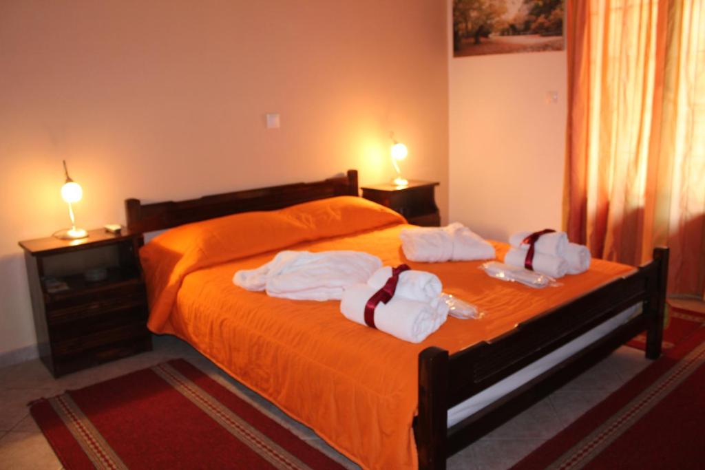 Postel nebo postele na pokoji v ubytování Artemis Apartments