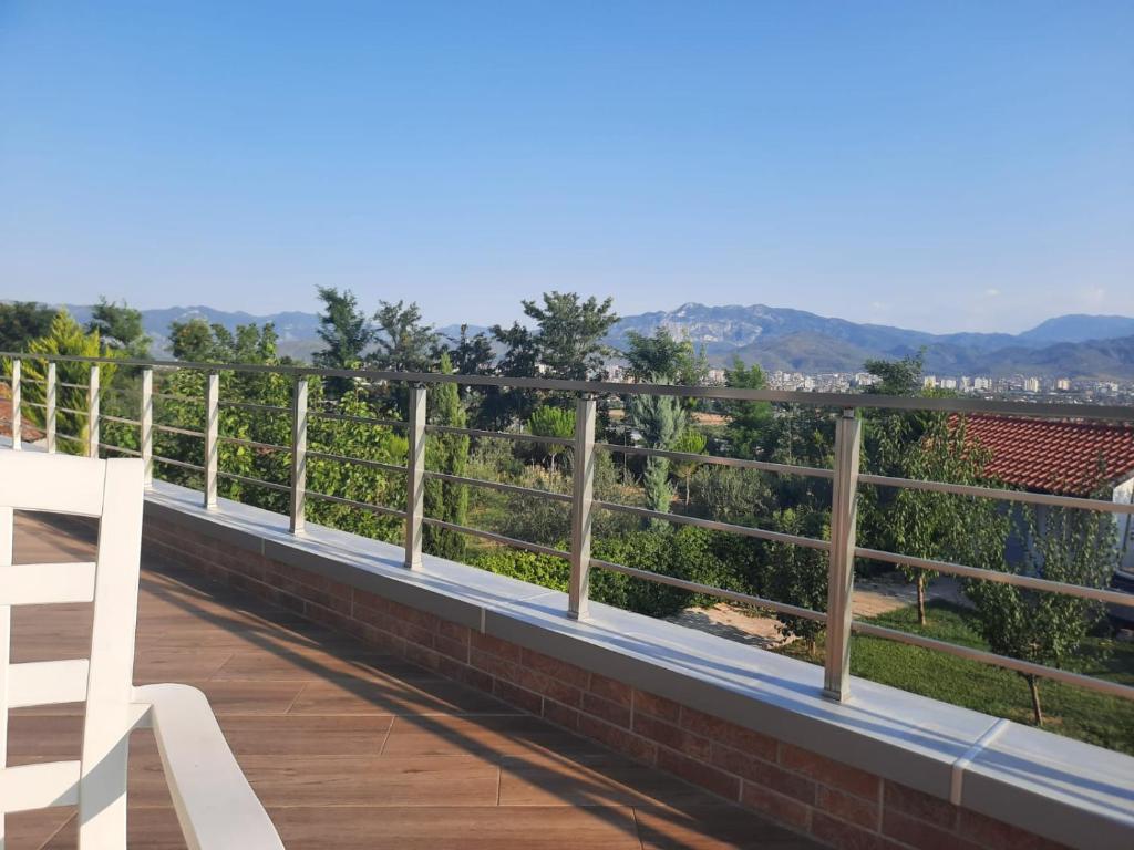 HILLTOP HIDEAWAY - Image 11