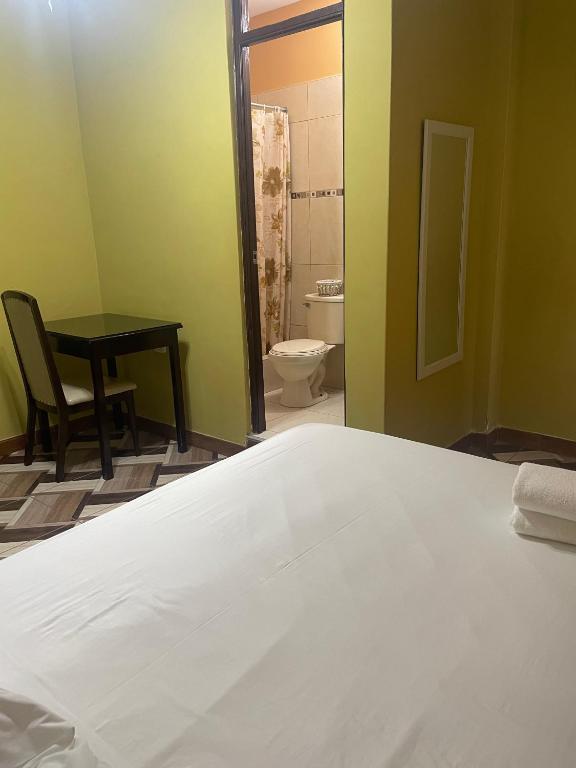 Rúm í herbergi á Hotel Calmelia