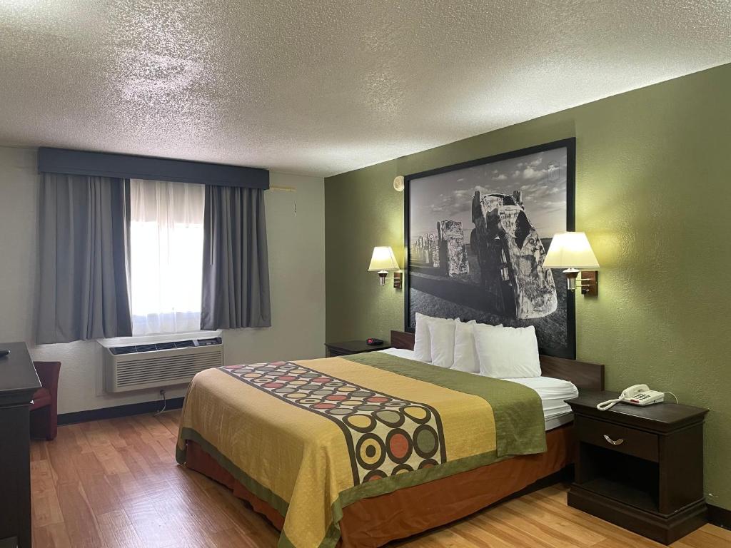 Postel nebo postele na pokoji v ubytování Super 8 by Wyndham Amarillo Central TX