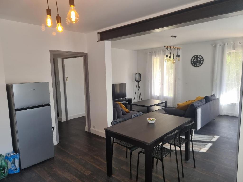 LE GRAND MÉAS superbe appartement au calme, Pierrelatte – Tarifs 2024