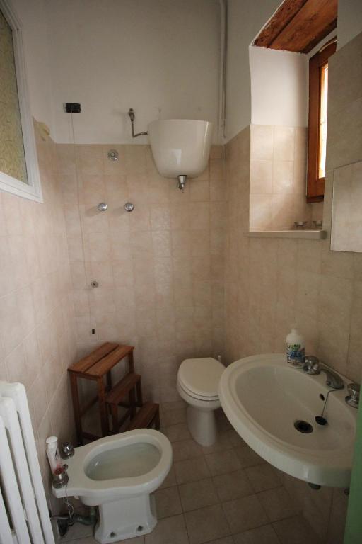 A bathroom at Maddalena House
