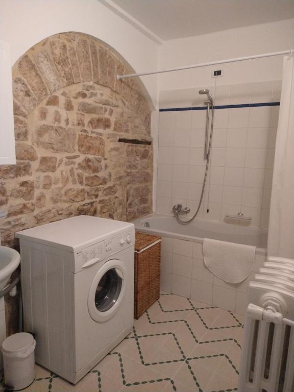 A bathroom at Maddalena House