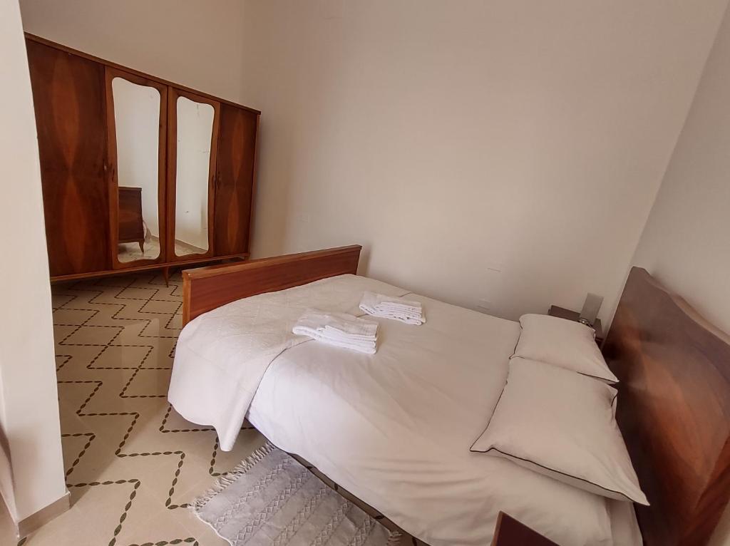 A bed or beds in a room at Maddalena House