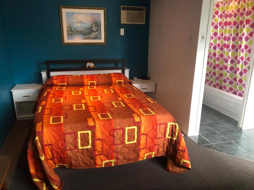 Postel nebo postele na pokoji v ubytování Motel Le Voyageur