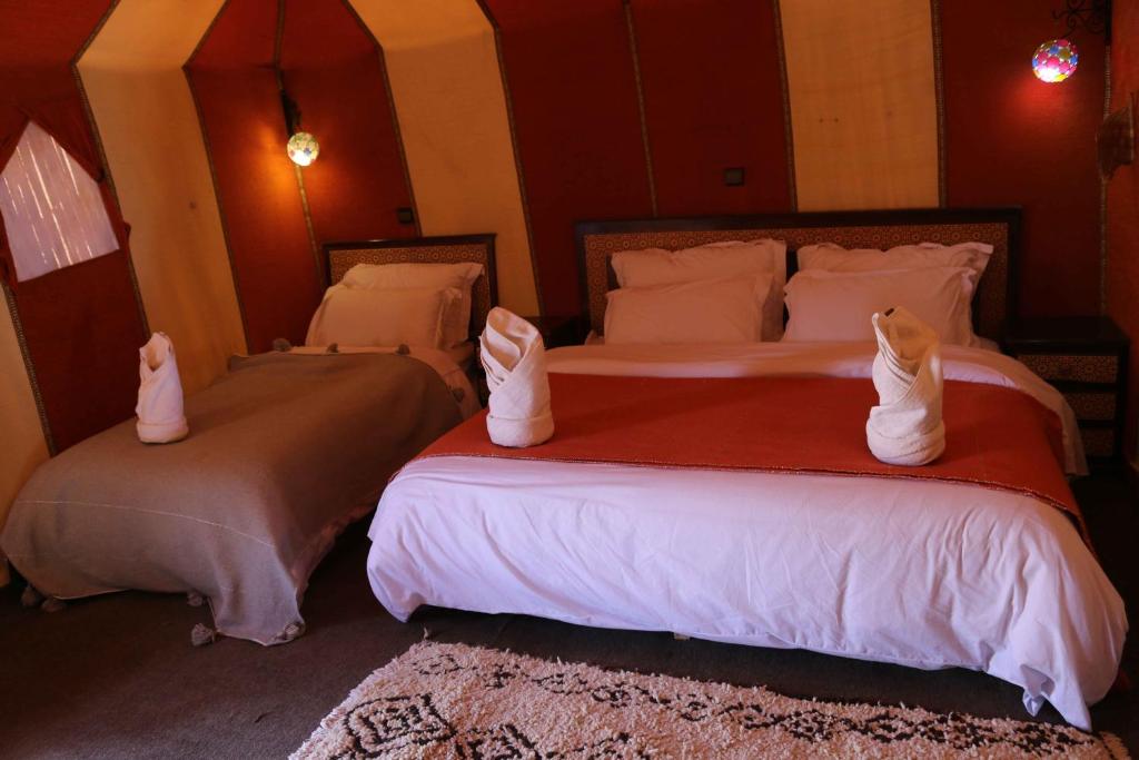 Postel nebo postele na pokoji v ubytování Milky Way Desert Camp