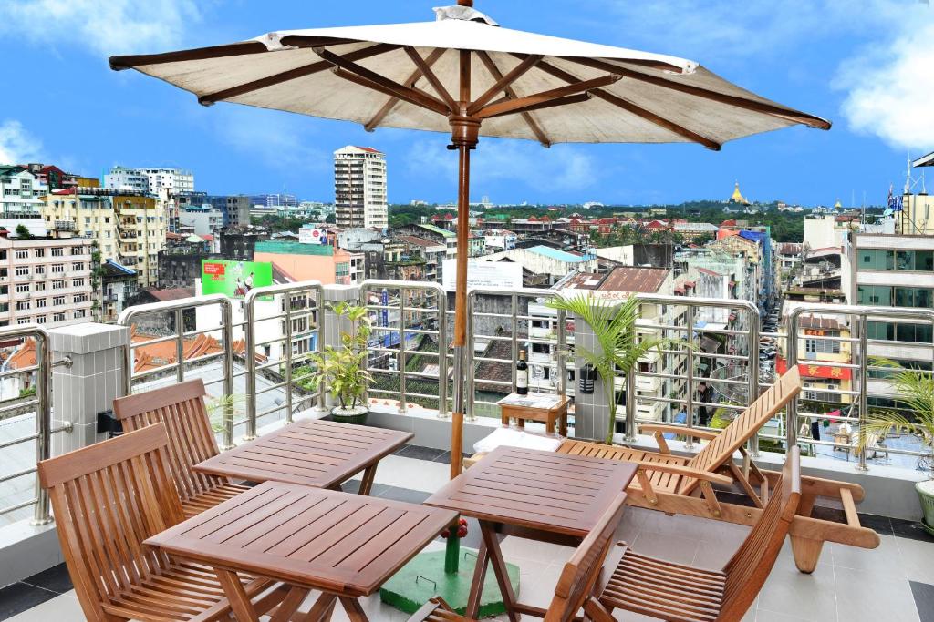 Nespecifikovaný výhled na destinaci Yankoun nebo výhled na město při pohledu z hotelu