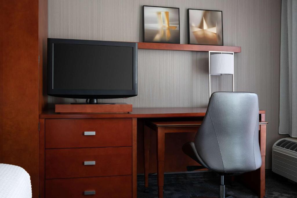 TV a/nebo společenská místnost v ubytování Sonesta Select Phoenix Camelback