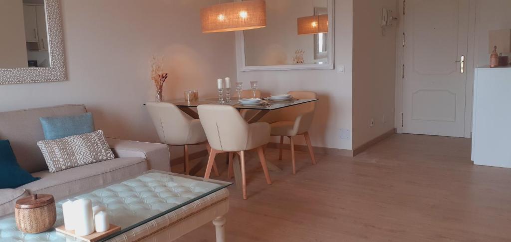 Fotografie z fotogalerie ubytování APARTAMENTO- ATICO EN MIJAS COSTA , CON PISCINA. v destinaci Sitio de Calahonda