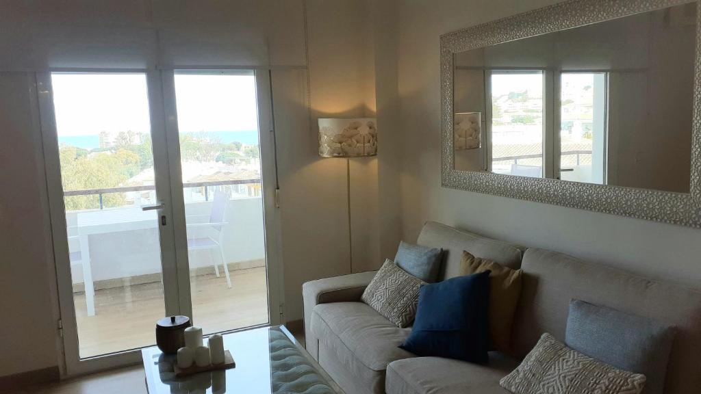 Posezení v ubytování APARTAMENTO- ATICO EN MIJAS COSTA , CON PISCINA.