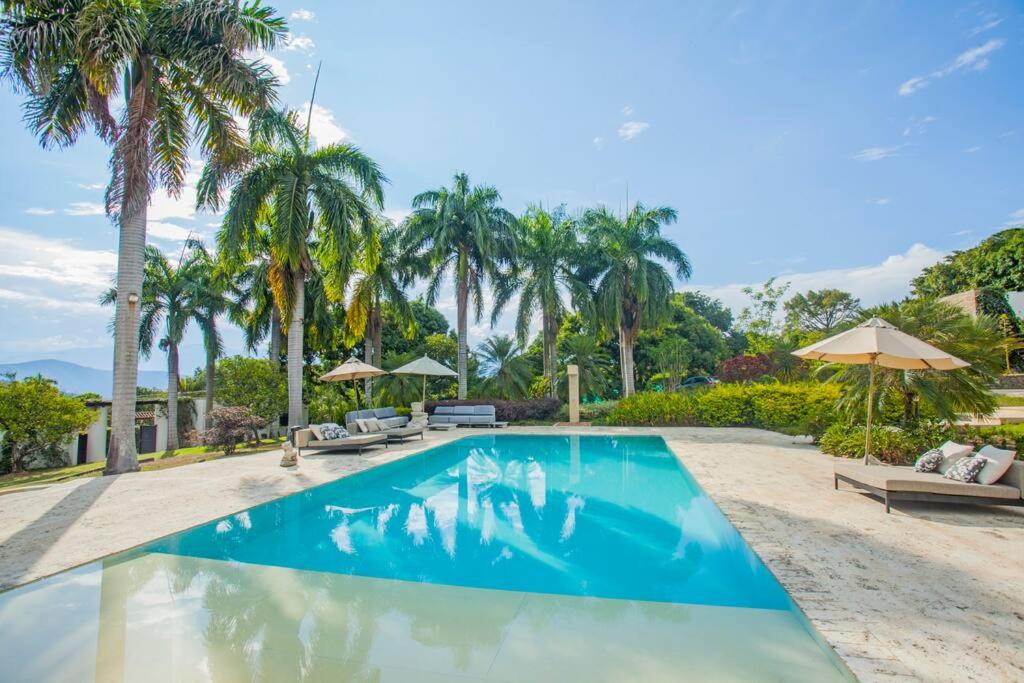 Luxe Villa de Verano Boutique / Pool & Hot Tub 7BD