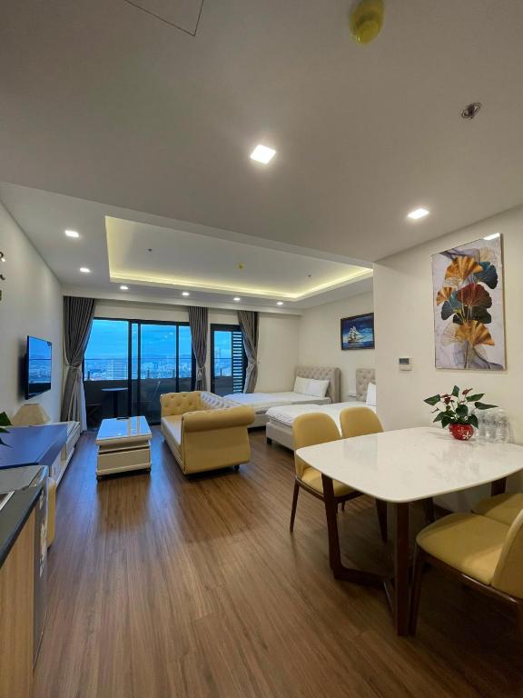 TV a/nebo společenská místnost v ubytování FLC Sea Tower Quy Nhơn - VIP HOUSE