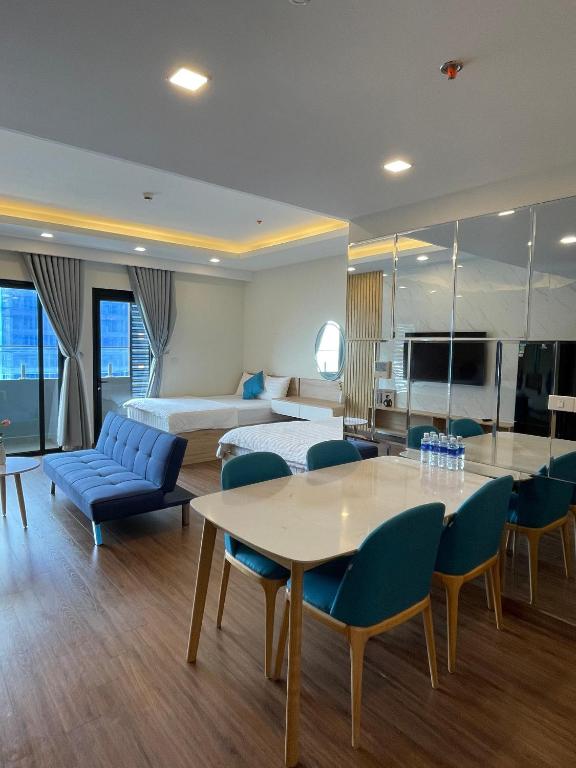 TV a/nebo společenská místnost v ubytování FLC Sea Tower Quy Nhơn - VIP HOUSE