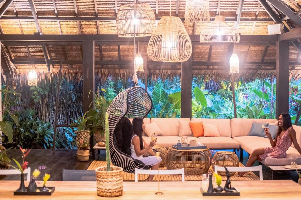 Posezení v ubytování kawayan villa siargao