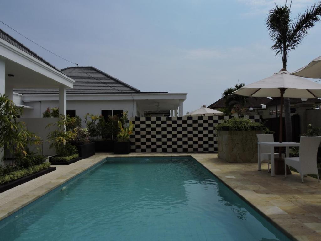Kartika Villas - Deluxe Double Bool Side