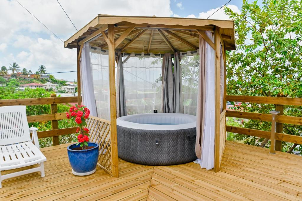 Suite jacuzzi et vue panoramique - BED AND COFFEE AIRPORT