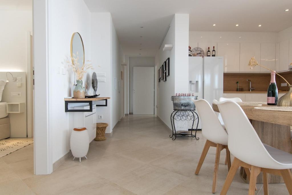 Fotografia z galérie ubytovania Villa Smaragd - Perle - Luxury Apartments With Shared Pool v destinácii Makarska
