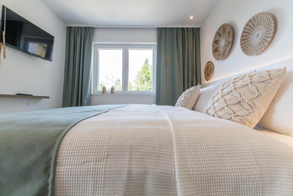 Posteľ alebo postele v izbe v ubytovaní Villa Smaragd - Perle - Luxury Apartments With Shared Pool