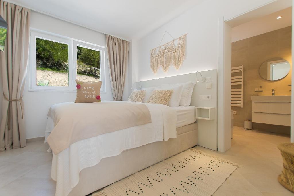 Posteľ alebo postele v izbe v ubytovaní Villa Smaragd - Perle - Luxury Apartments With Shared Pool