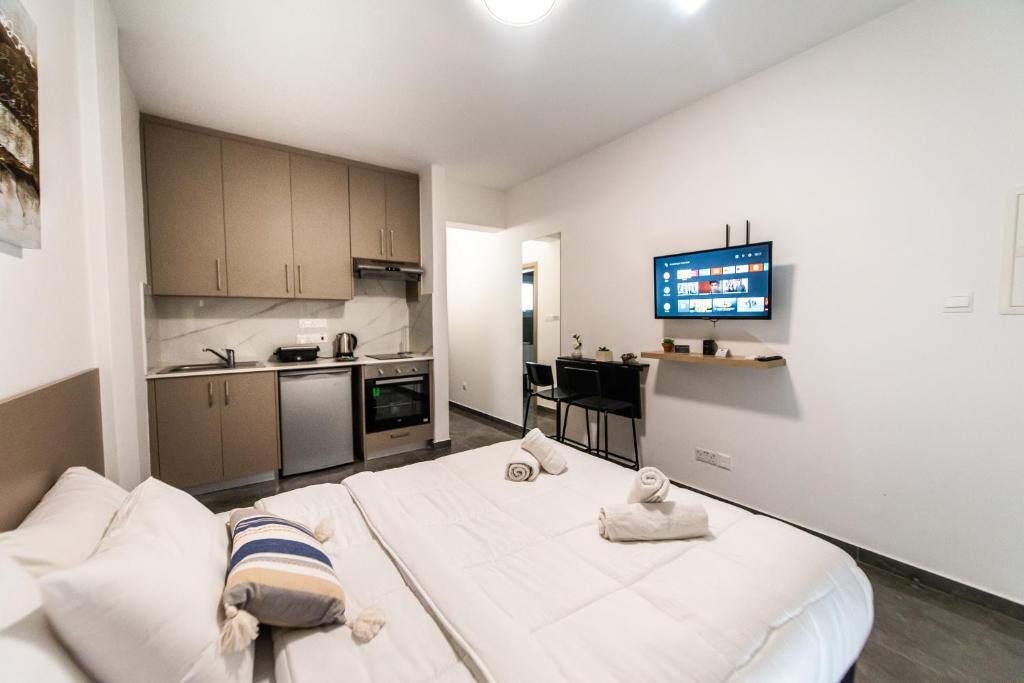 Spiros Luxury Apartments - Deluxe King Studio