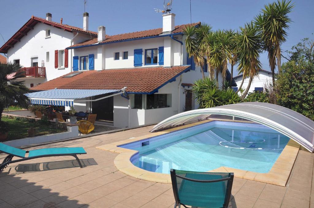 a swimming pool in front of a house at Villa avec piscine a Hendaye in Hendaye