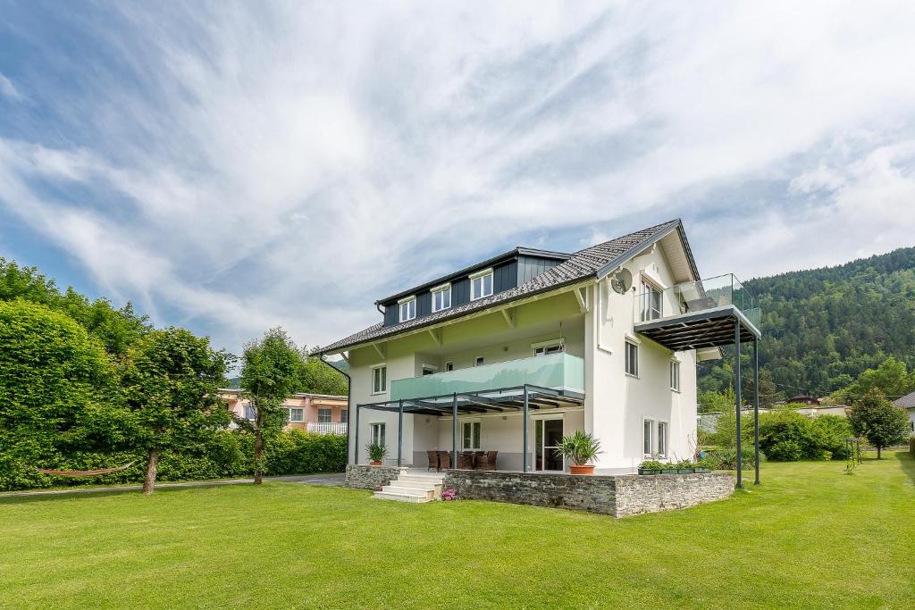 a house with a green lawn in front of it at Villa Müller Turmfalke in Ossiach