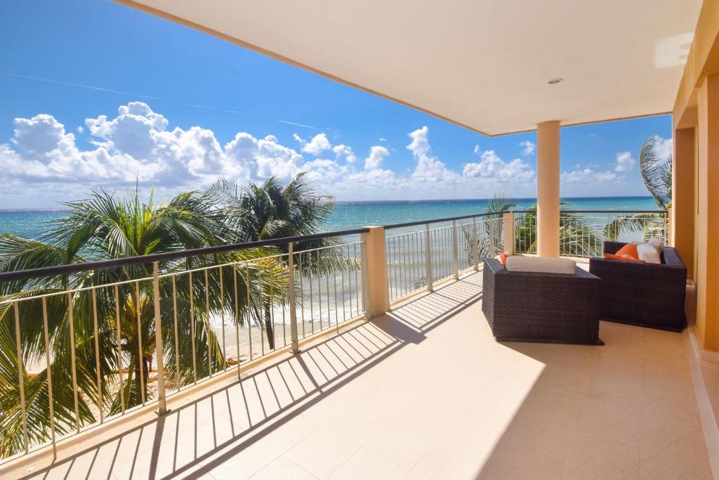True Oceanfront End Unit Condo Directly on the Ocean Perfect View Surf 309