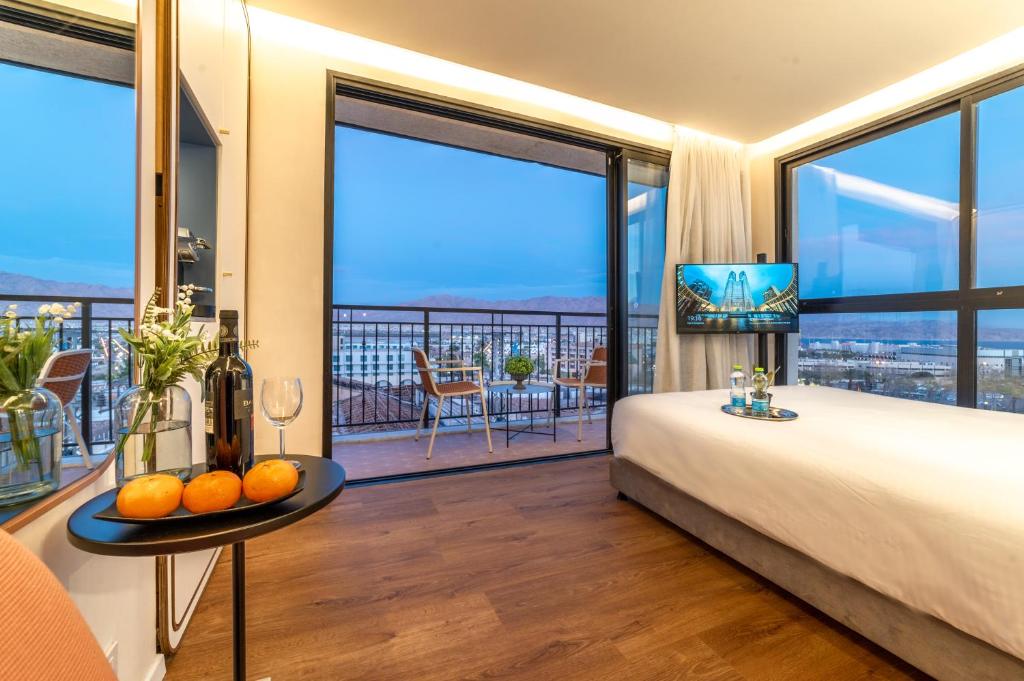 Postel nebo postele na pokoji v ubytování Stay Eilat