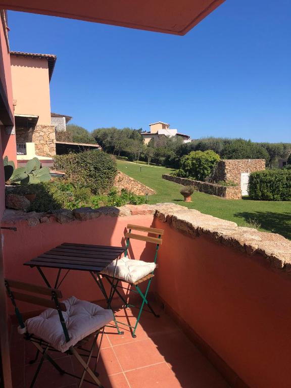 Balkón alebo terasa v ubytovaní Guest Host - Two Apartments in Aldiola Porto Rotondo