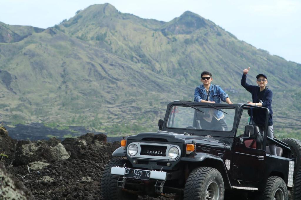 Bali jeep activity and hot spring