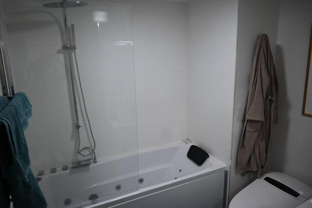a bathroom with a shower and a toilet at appartement carqueiranne le port in Carqueiranne