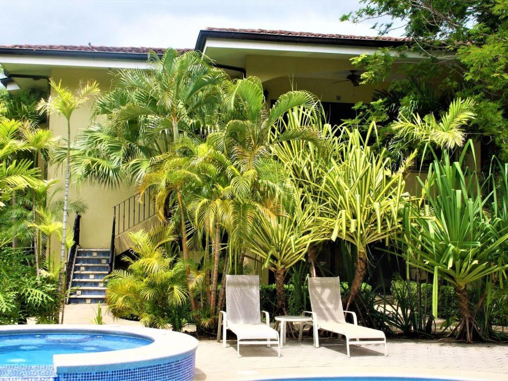 Fotografie z fotogalerie ubytování Palm Tree Resort with Pool 5 Min Walk to 3 Beaches v destinaci Tempate