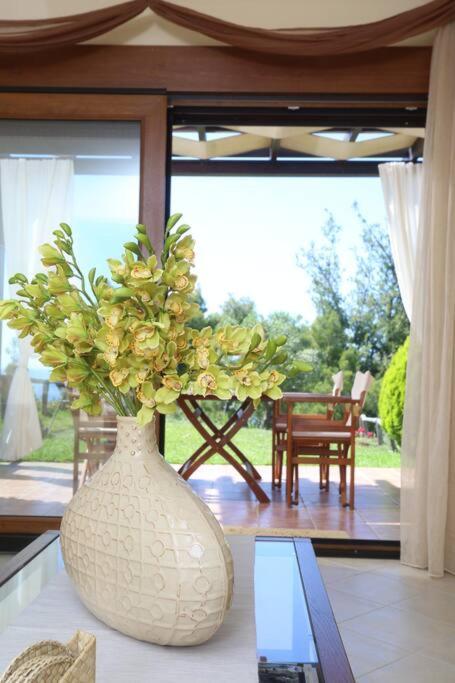 Posezení v ubytování Beautiful view villa in Possidi, Halkidiki