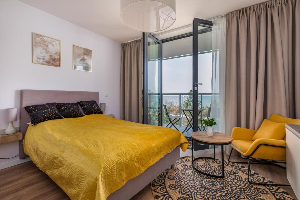 Postel nebo postele na pokoji v ubytování Apartamenty Jantaris SeaView by Noclegi Renters