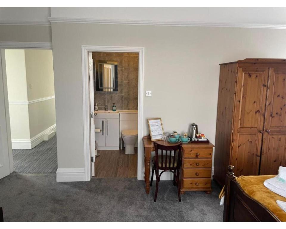 The Red Lion Hotel - Triple Room With Bath
