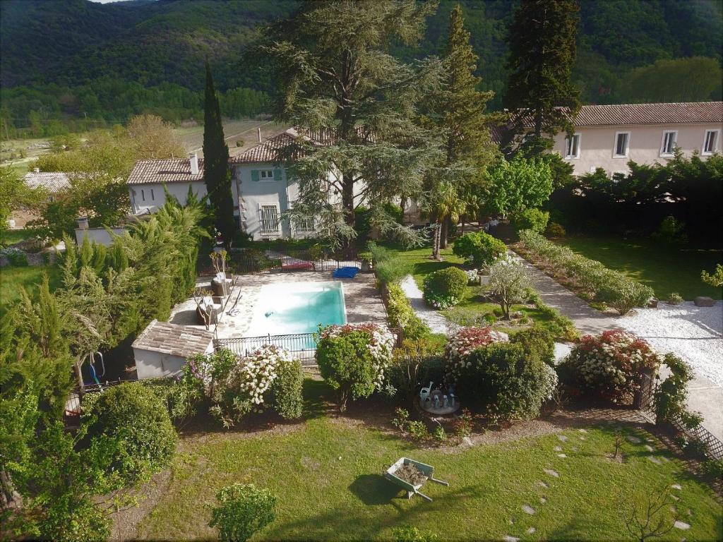 an aerial view of a house with a swimming pool at Maison Bersane in Le Poujol-sur-Orb